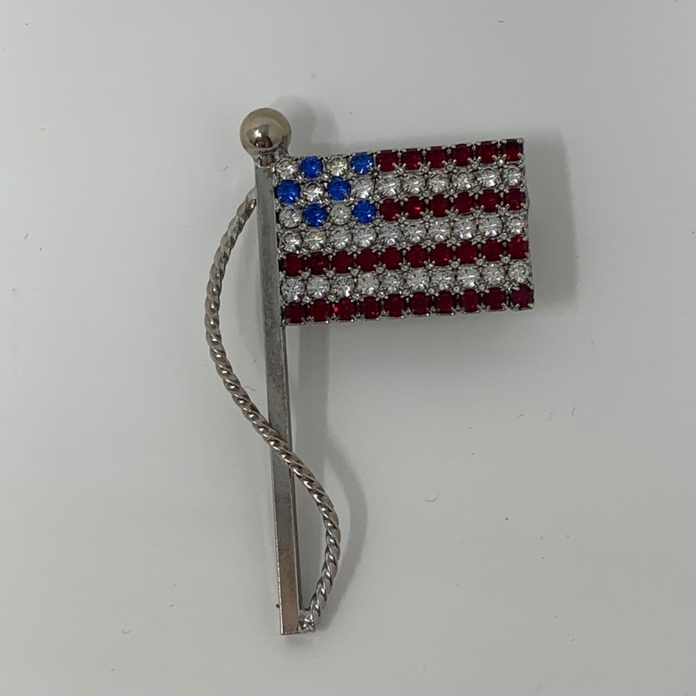 Vintage Rhinestone American Flag Brooch Silver Tone Patriotic USA Pin Americana